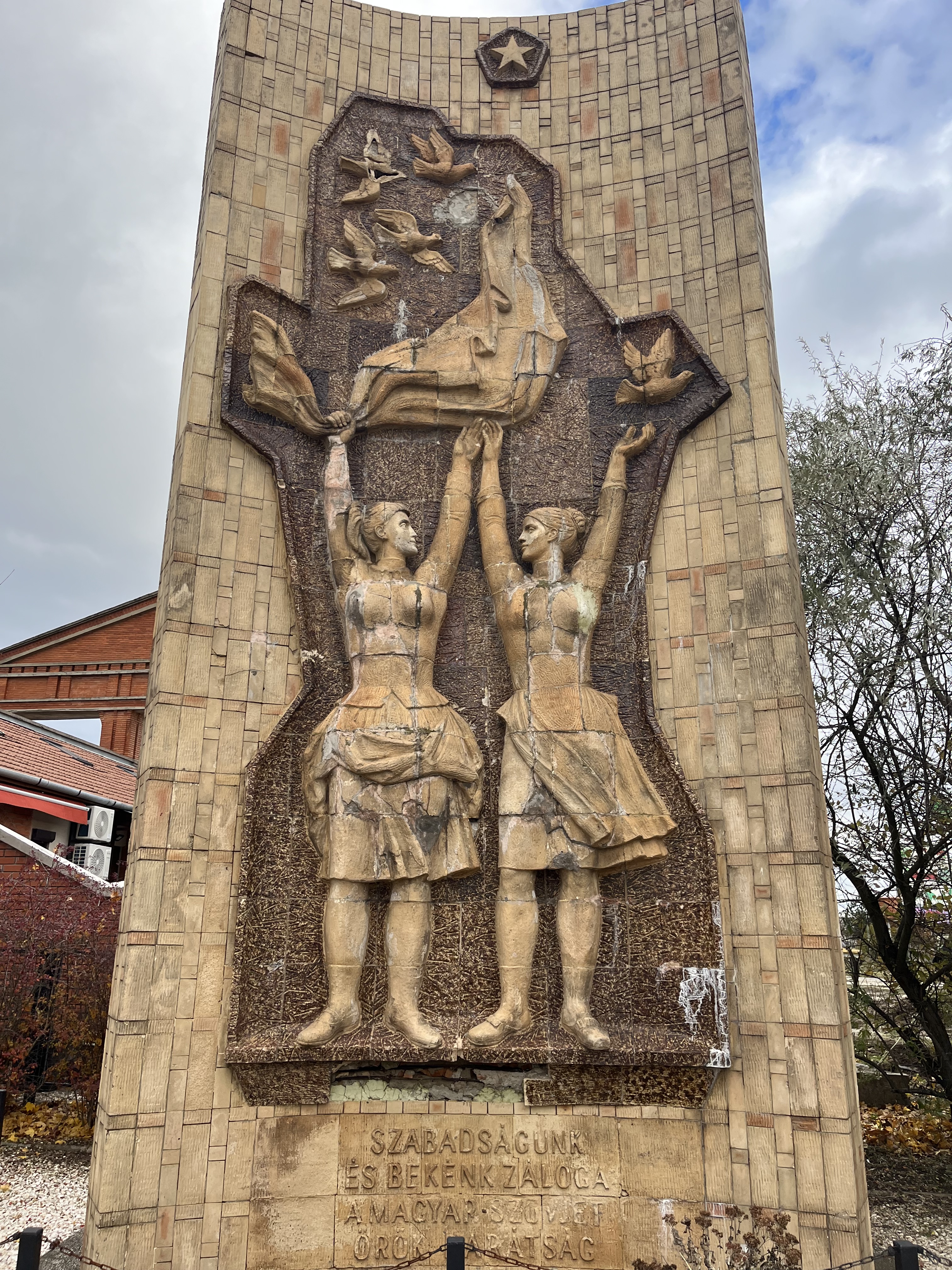 Soviet-Hungarian Friendship,
Búza Barna, 1975	Pyrogranite
