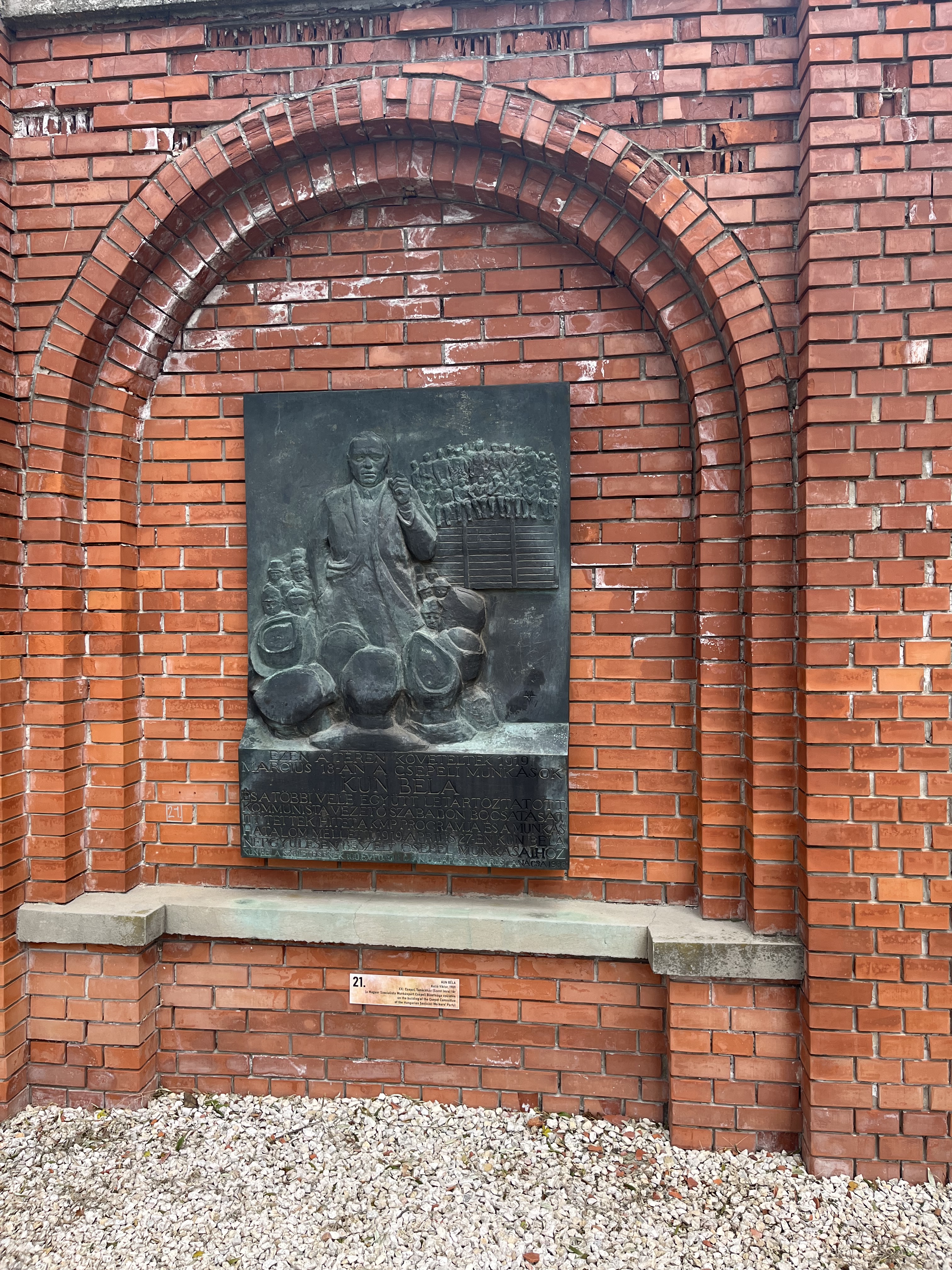Béla Kun Memorial Plaque, Viktor Kalló, 1989 Bronze
