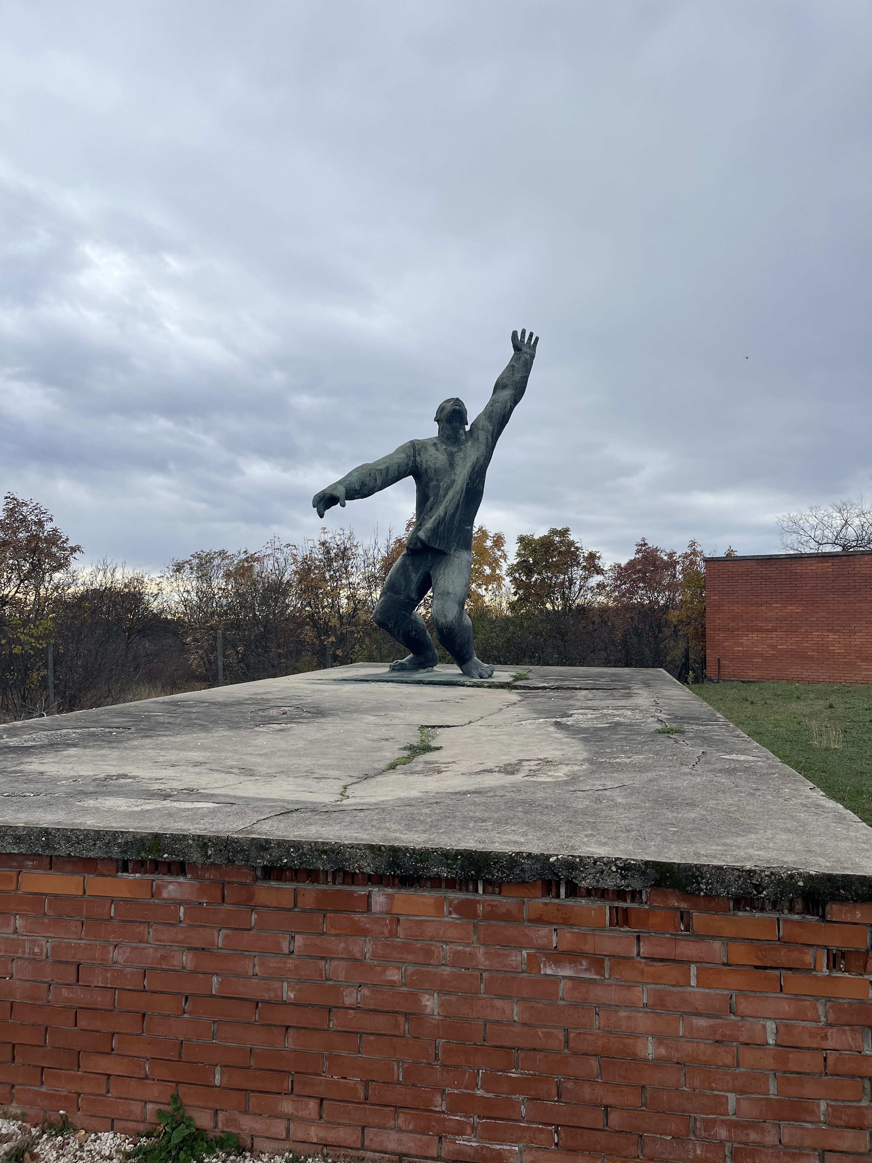 Martyrs Monument,
Viktor Kalló, 1960	Stone